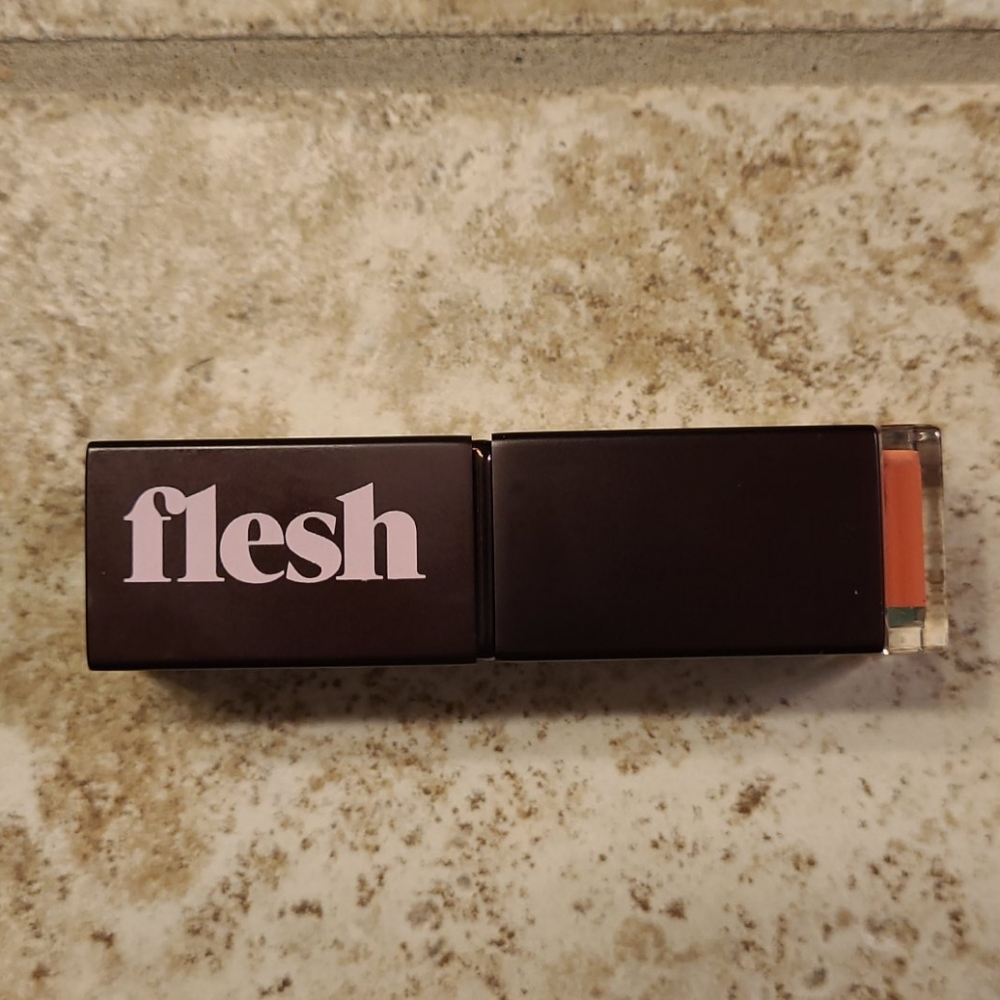 FLESHY LIPS Sheer Lipstick